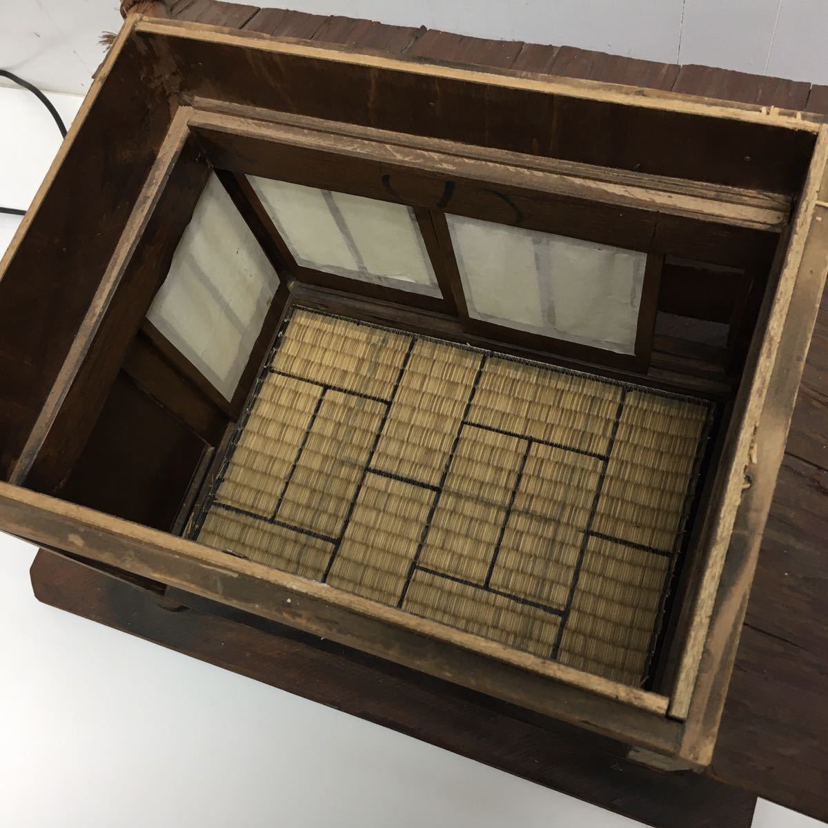  昭和レトロ 木製模型 ジオラマ 模型 古民家 茅葺屋根 日本家屋 照明付き 幅約42センチ_画像9