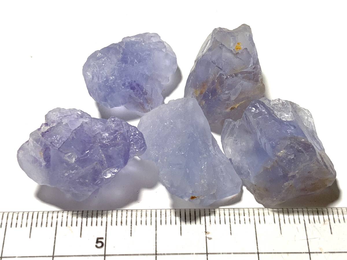 淡い藍色の蛍石・2・42g（中国産鉱物標本）_画像1