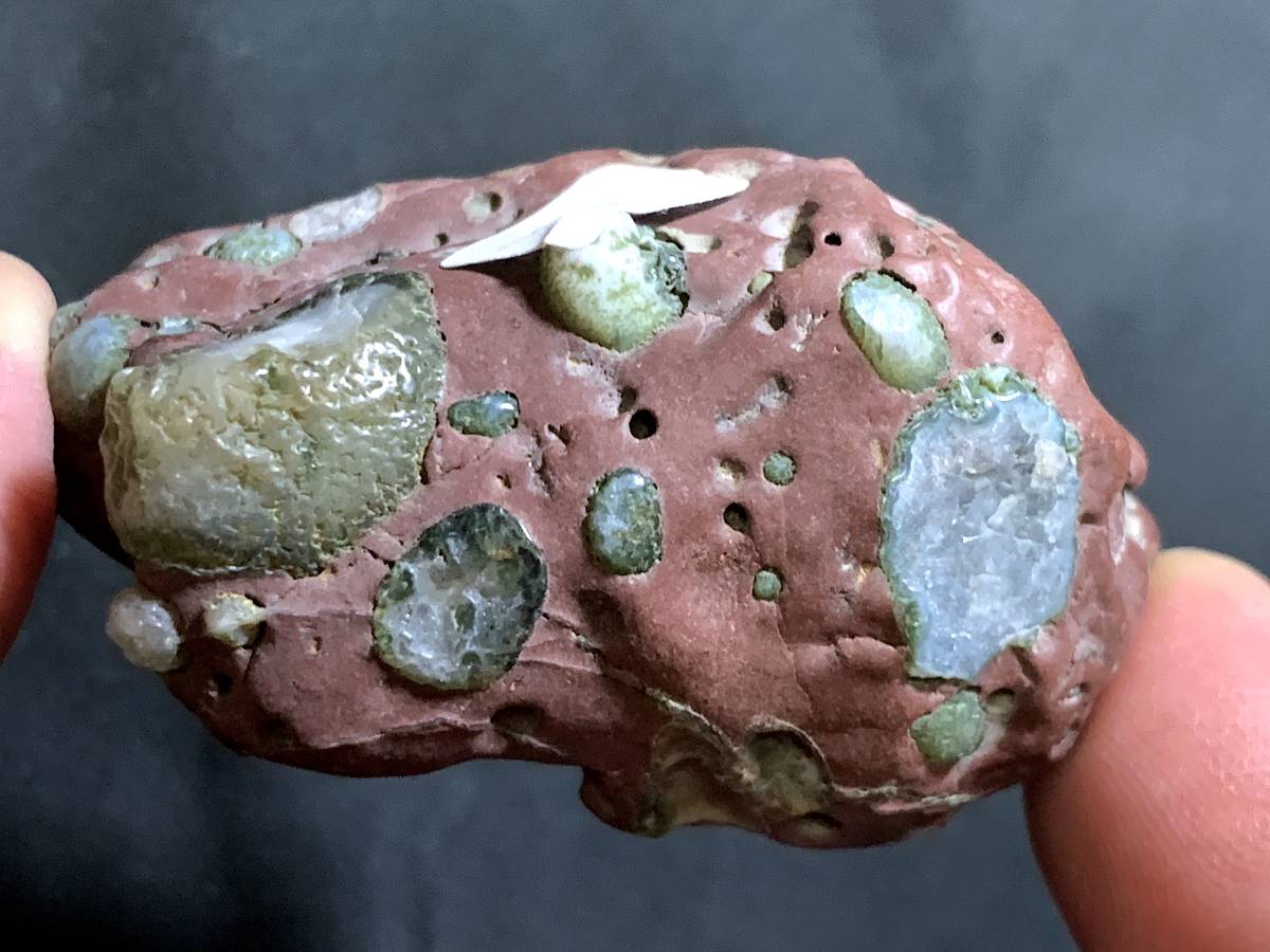 【新出】内蒙古瑪瑙・阿拉善戈壁奇石緑豆石・10・56g（中国産鉱物標本）_画像5