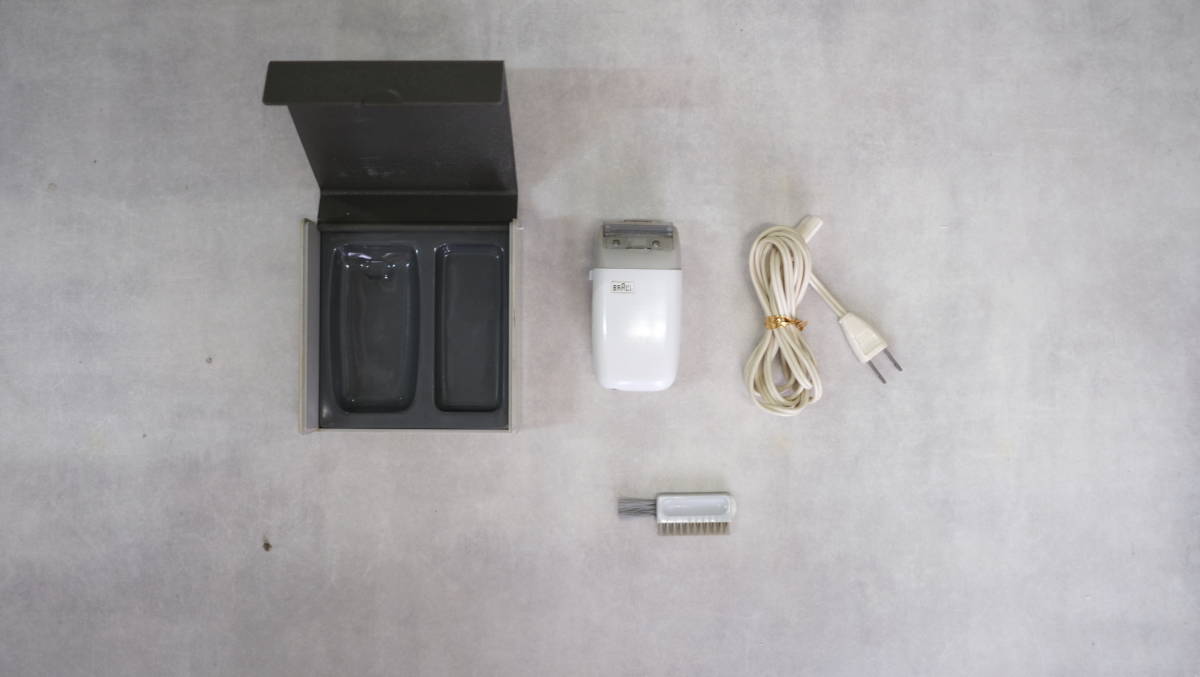 BRAUN ブラウン 中古シェーバー ケース付(ジッパー破損 BRAUN ブラウン 中古シェーバー ケース付(ジッパー破損