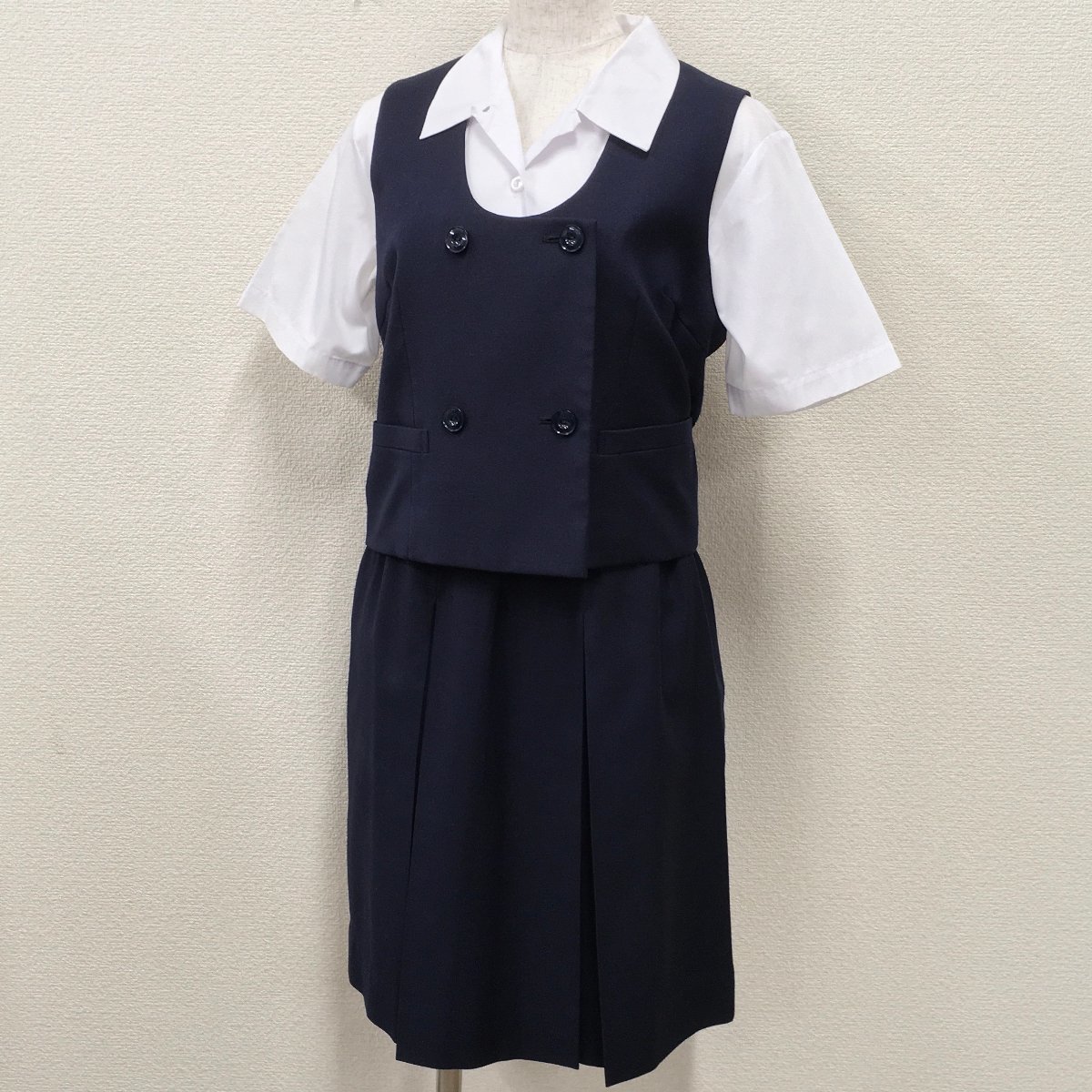 A84/(中古)栃木県 石橋高校 女子制服3点 /M/L/W66/夏ベスト/半袖ブラウス/夏スカート/紺/GREEN MATE/夏服/夏用/学生服/卒業生品_画像1