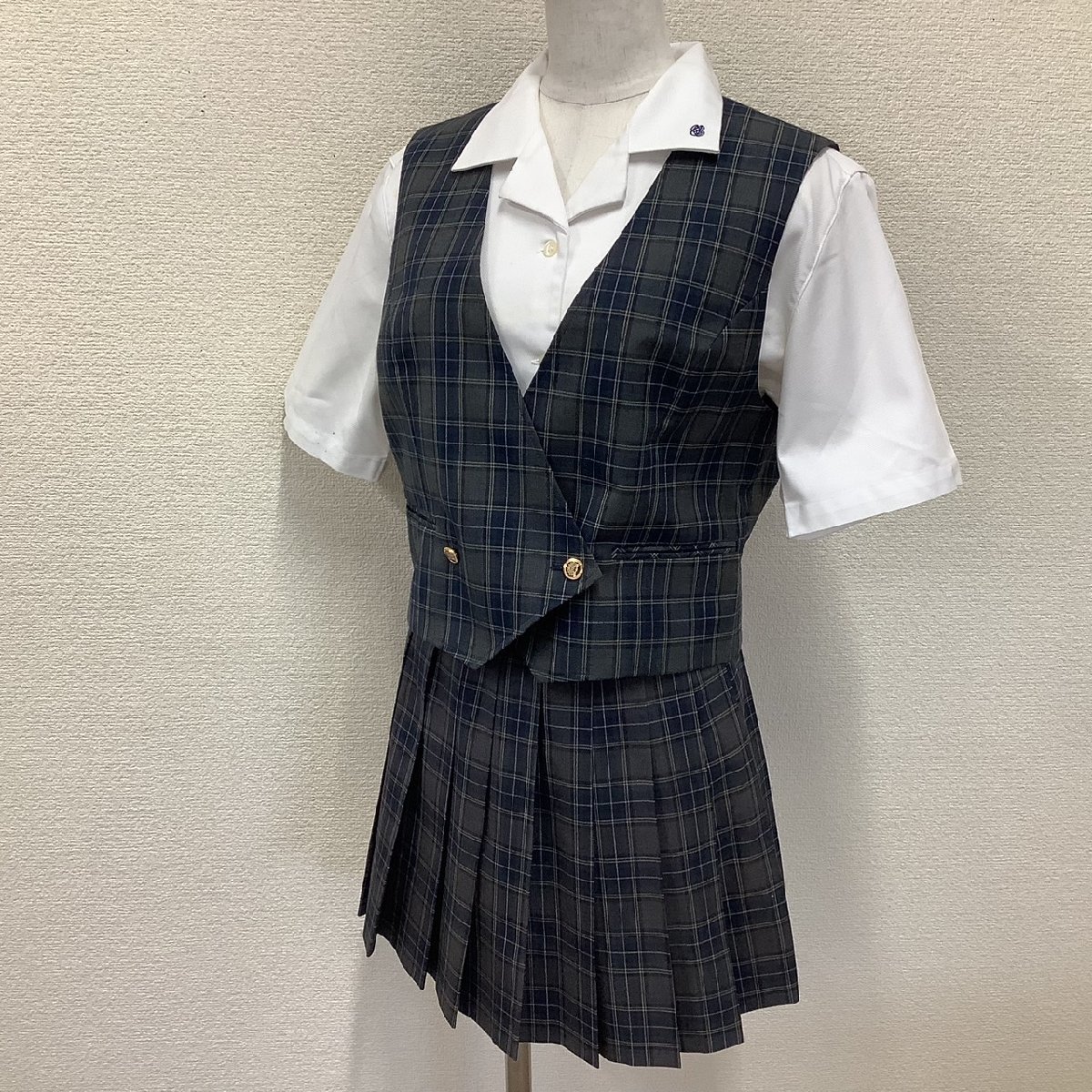 I103/Y(中古)山形県 上山明新館高校 女子制服3点 /11-1/M/W66/丈37/ベスト/スカート/ミニスカート/チェック/夏服/グレー/緑/学生服_画像1