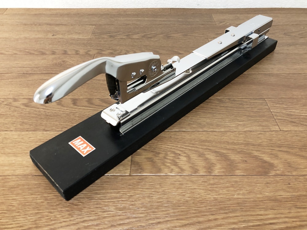 MAX HD-3LDⅢホッチキス中とじ美品 マックス製本用 とじ奥行 MAX HD-3LDⅢホッチキス中とじ美品 マックス製本用 とじ奥行