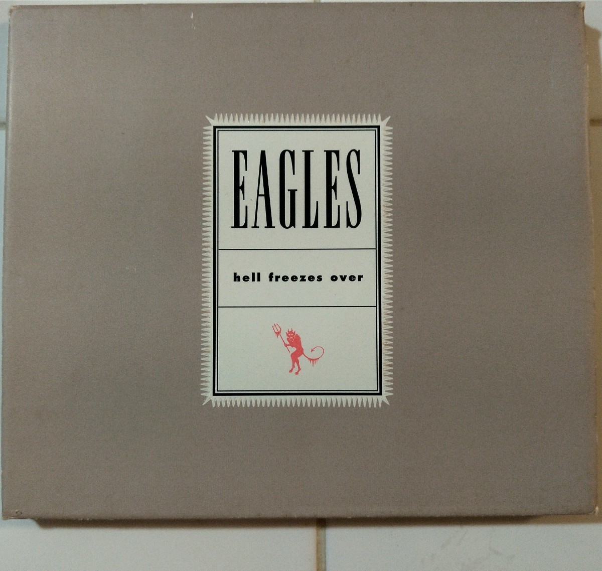 スリーブケース仕様 THE EAGLES イーグルス/HELL FREEZES OVER (US盤) ホテル・カリフォルニア グレン・フライ ドン・ヘンリー ティモシーB_画像1