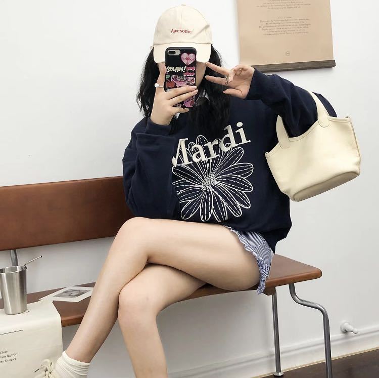 Mardi Mercredi マルディメクルディ スウェット 刺繍ネイビー Mardi Mercredi マルディメクルディ スウェット 刺繍ネイビー