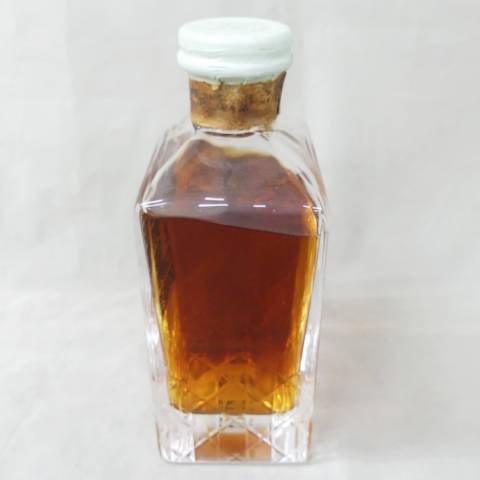 ** sake Suntory whisky imperial 600ml 43%**