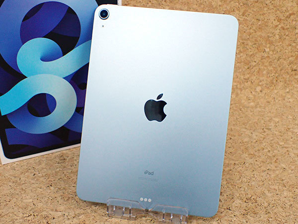 【中古 美品】iPad Air 10.9インチ 第4世代 Wi-Fi 256GB スカイブルー MYFY2J/A 2020年秋モデル 本体 付属完品(NKA60-1)_画像2