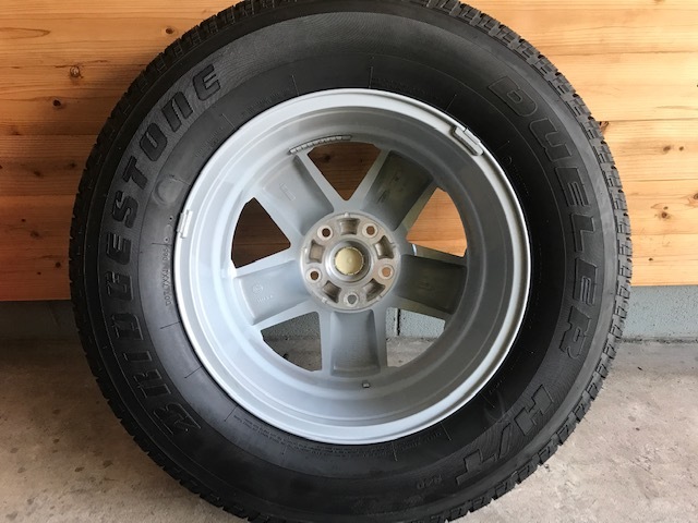 美品ラングラーアンリミテッド 純正ホイール・タイヤ1本 未走行 18×7.5Ｊインセット44 255/70Ｒ18 きれいです。の画像4