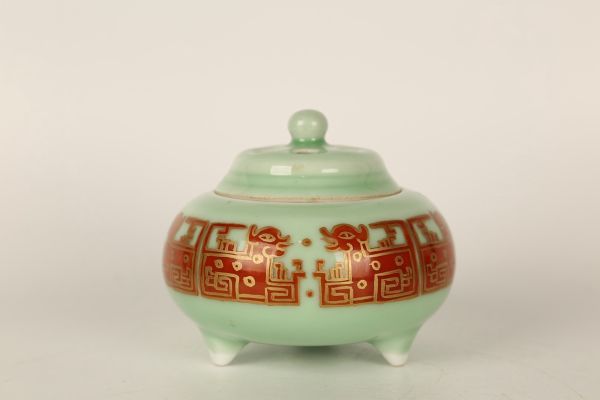 特価】 清代 雍正年製 陶磁器 豆青釉礬紅描金魑龍紋香爐【仁】染付