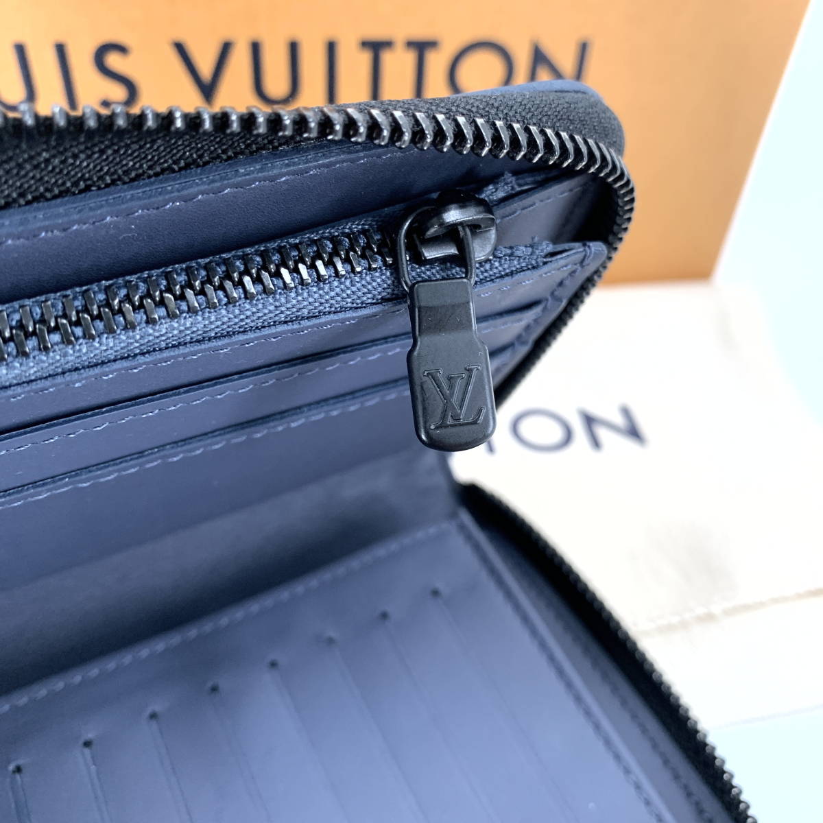 1円【新品同様】Louis Vuitton ルイヴィトン FRID 長財布 ジッピー