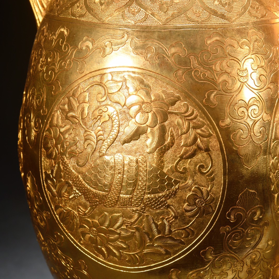 ▽鴻▽唐朝時代 古銅塗金彫 四聖獣紋鳳嘴酒壺一対 時代物 中国古美術 