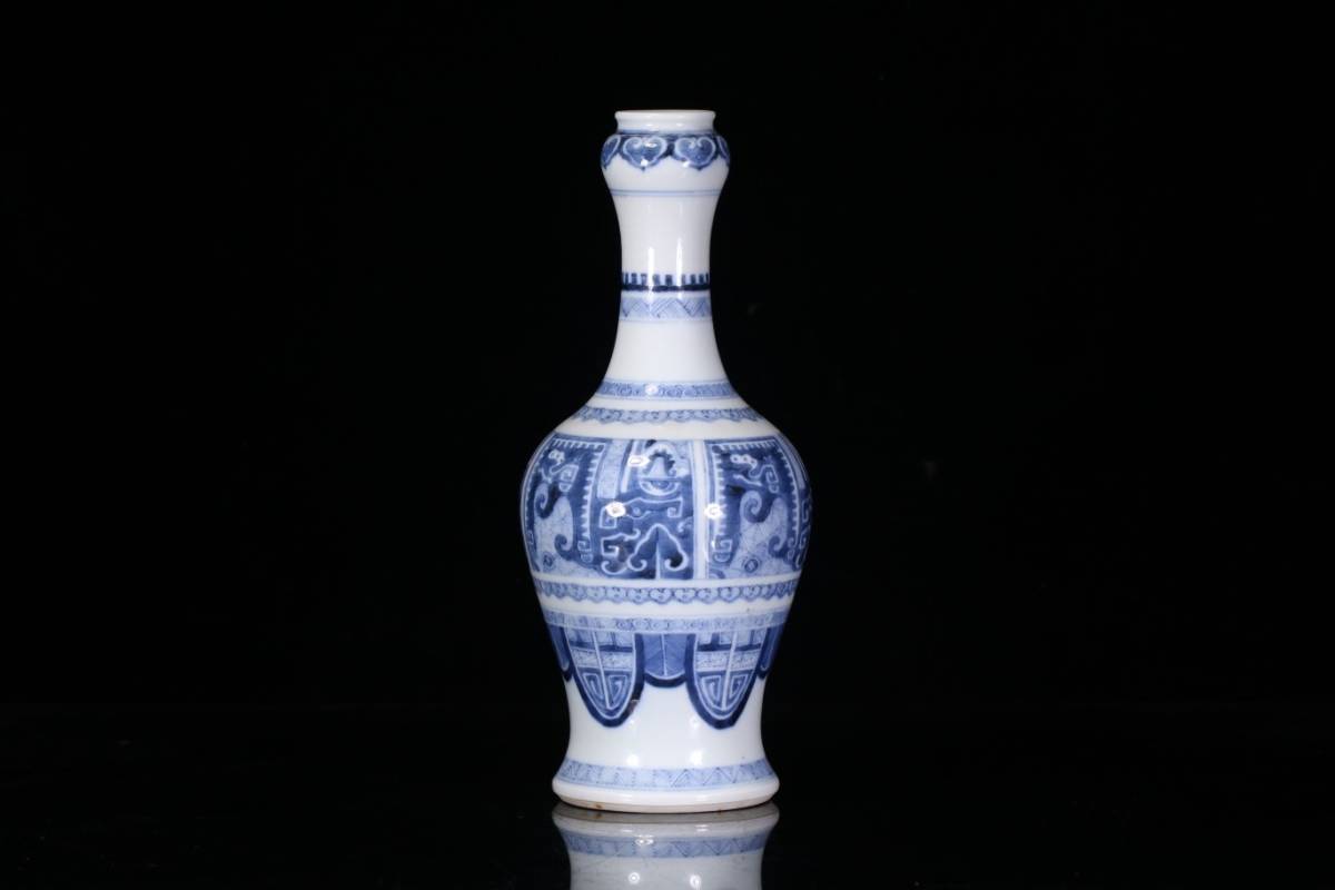 ▽鴻▽清朝時代 陶磁器 乾隆年製款 青花蒜頭瓶 染付 時代物 中国古美術