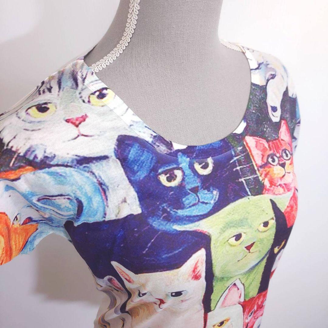 猫がいっぱいTシャツ マルチカラー 絵画イラスト 動物 アニマル アート 派手 S.Mサイズ相当66184