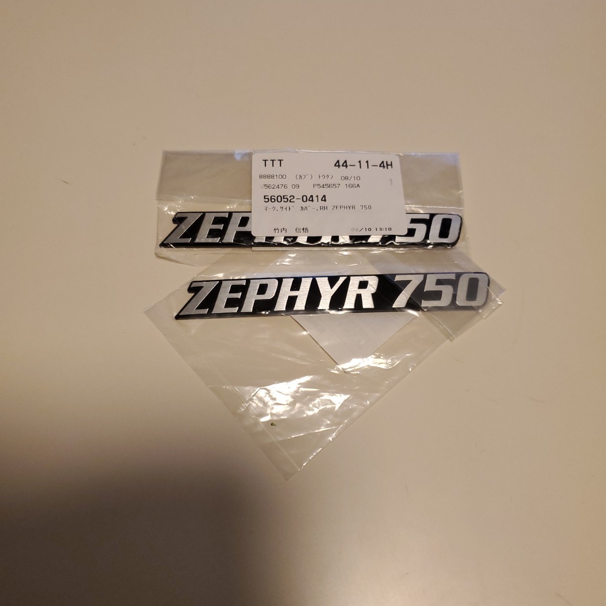 ゼファー750 サイドカバーエンブレム 左右セット カワサキ純正 ゼファー750 サイドカバーエンブレム 左右セット カワサキ純正