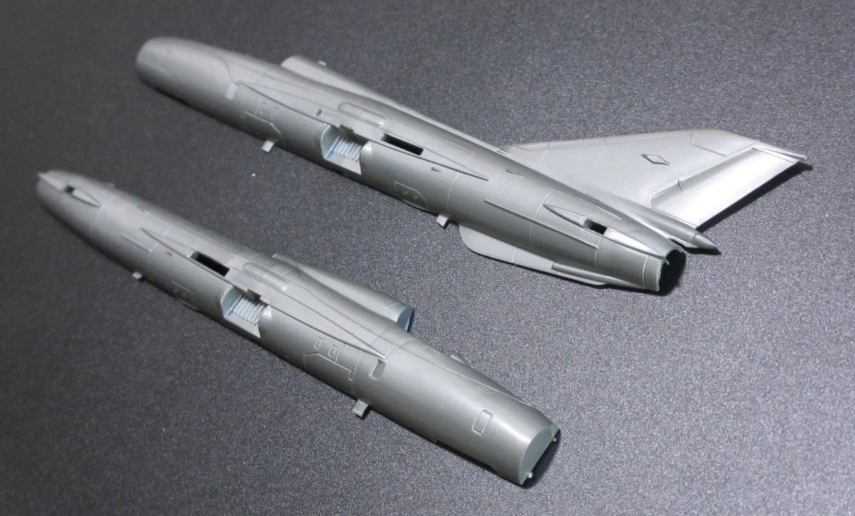 ジャンク ★ TAMIYA / タミヤ　1/100　MIG-21 FISHBED-F　胴体（ おまけ付 ）★ ミグ-21 フィッシュベッド　PA1009_画像3