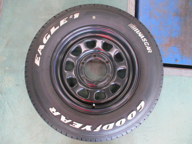 デイトナスチール 15x6.5J +40 PCD139.7 6H グッドイヤー ナスカー 195/80R15 200系 鉄 ハイエース ホワイトレター_画像1