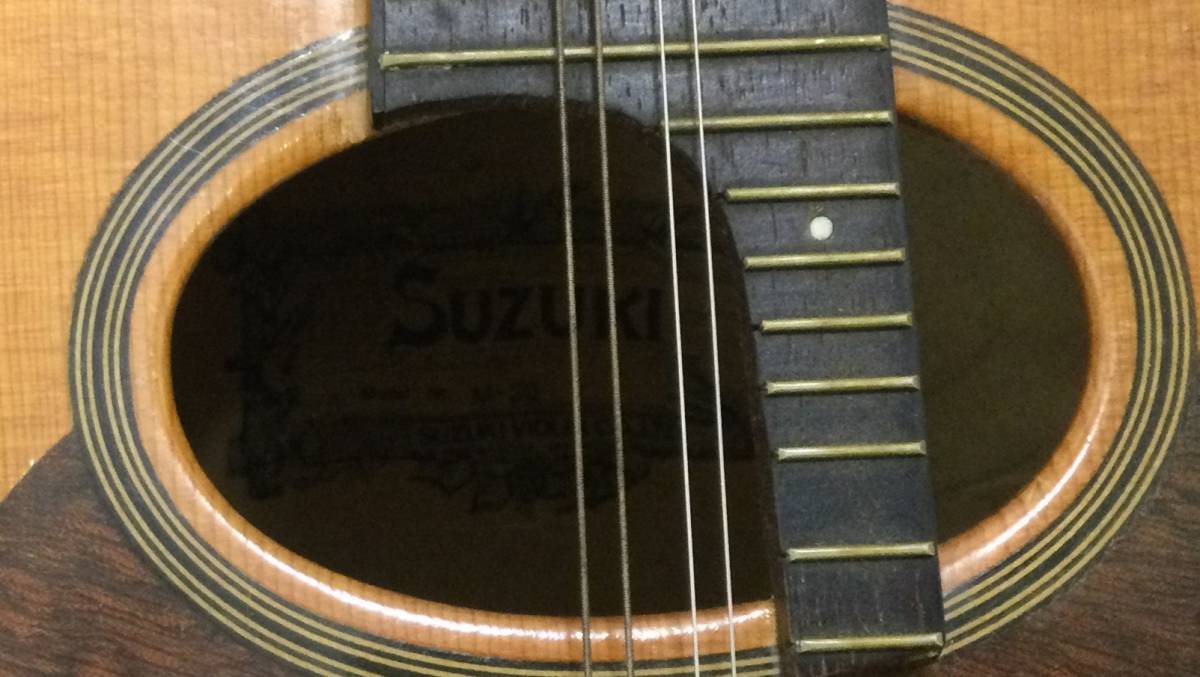 【36217】SUZUKI スズキ マンドリン M-30 楽器 弦楽器 ハードケース付_画像2