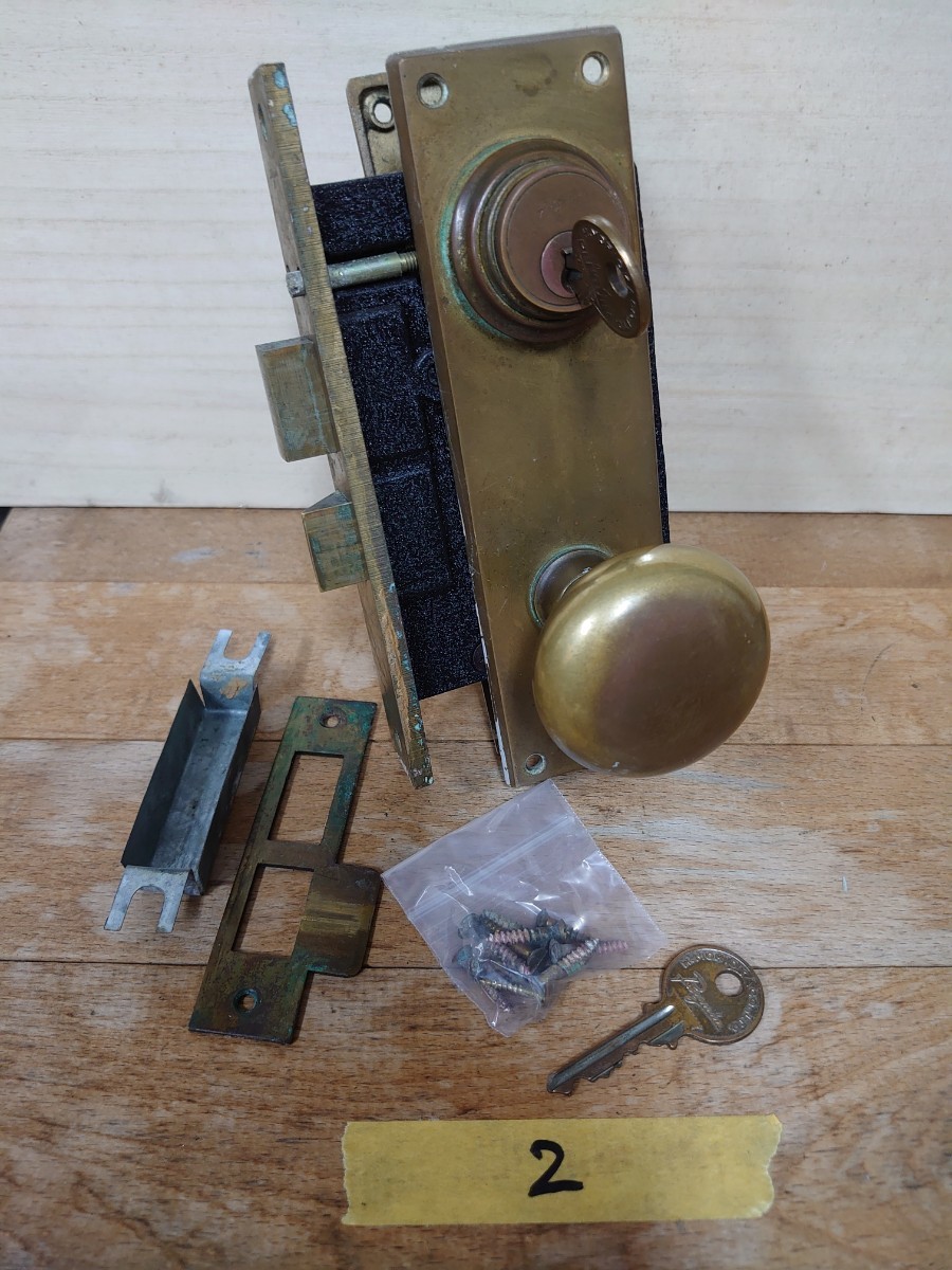 昭和レトロ 真鍮 ドアノブ一式 アンティーク　鍵2本付き　アトリエ　洋館　2