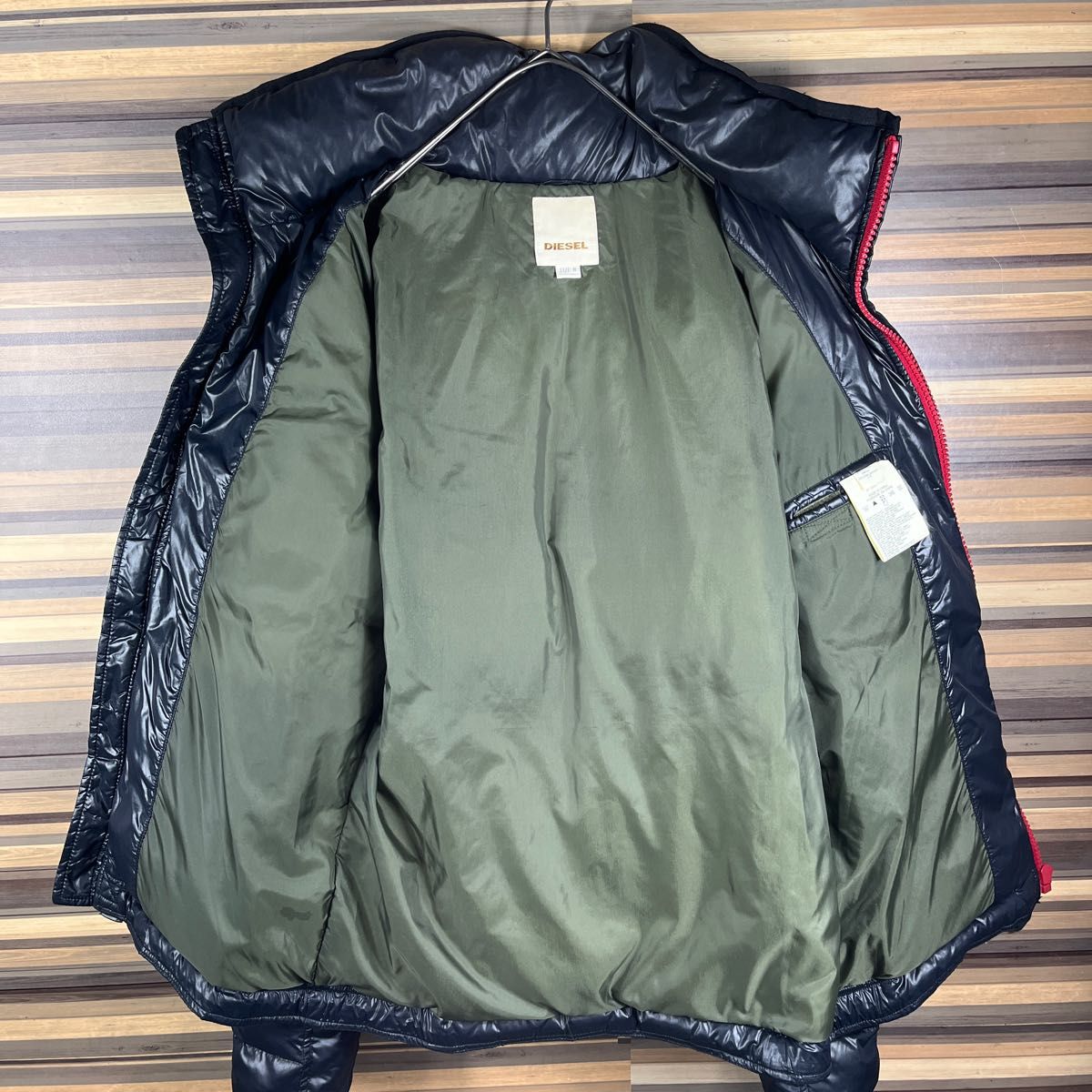 希少【DIESEL】ディーゼル(M)ダウンジャケット 赤黒 襟内 希少【DIESEL】ディーゼル(M)ダウンジャケット 赤黒 襟内