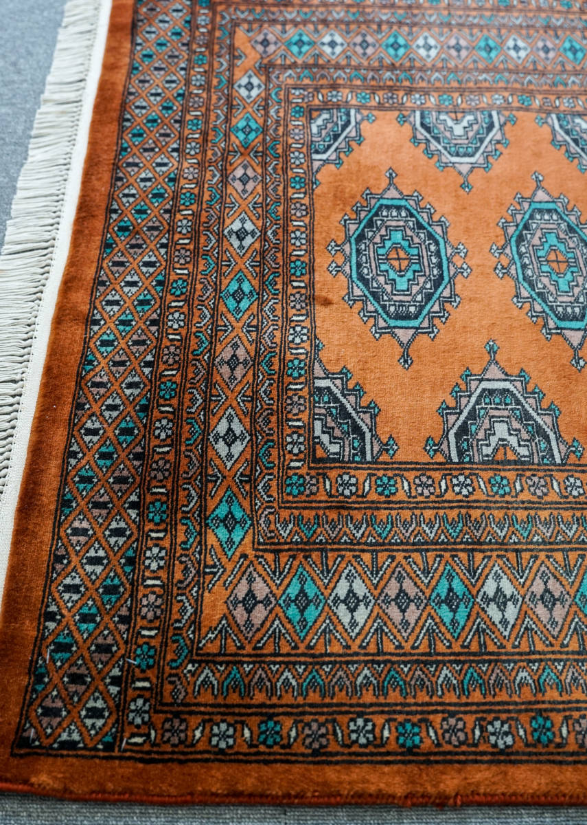 パキスタン手織り絨毯　 ウール 　size:140×95cm ペルシャ絨毯