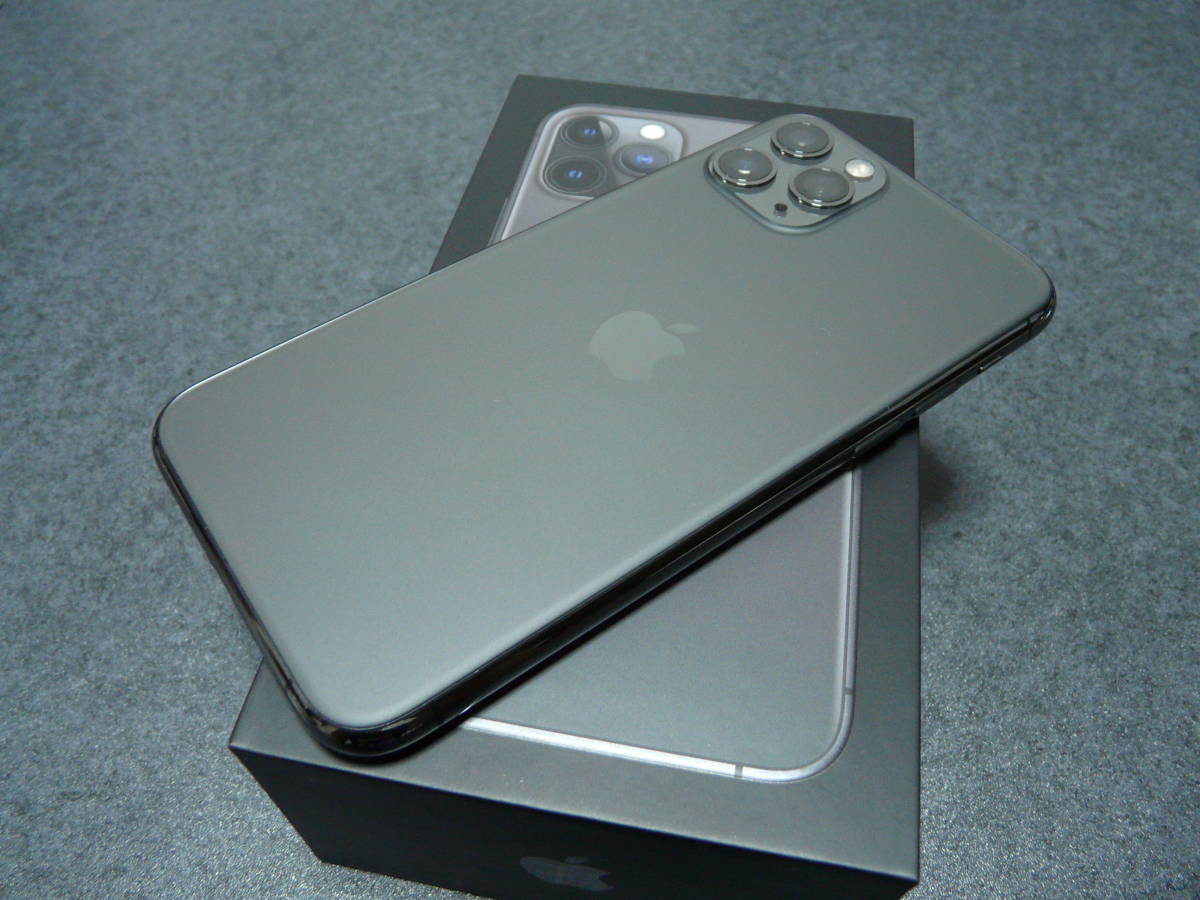 Apple iPhone 11pro 256GB SPACE GRAY 中古美品 純正レザーケース付の画像2