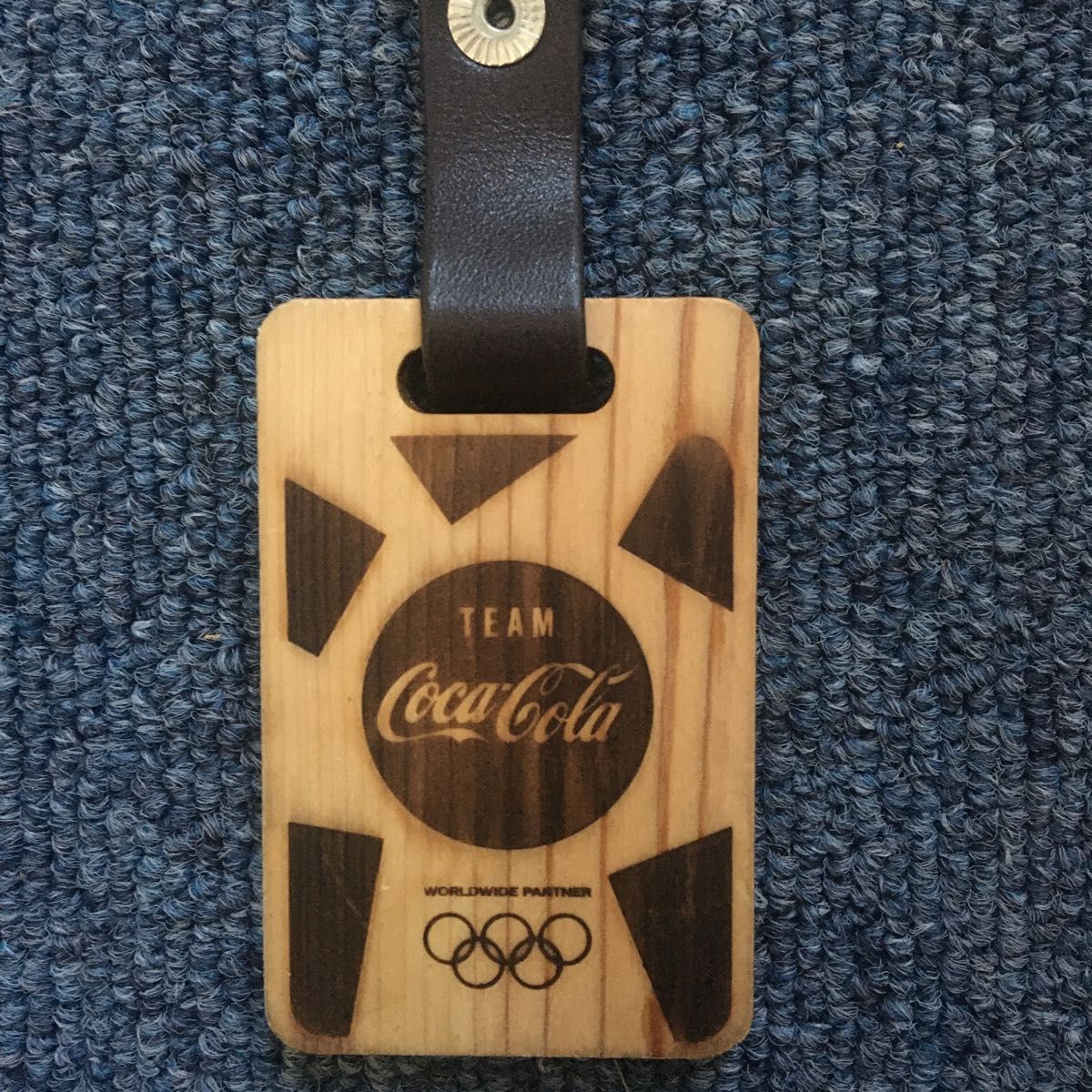 ★東京2020大会 オリンピック選手使用 磁気記録入りキーホルダー　衣装袋入り コカコーラ coca cola