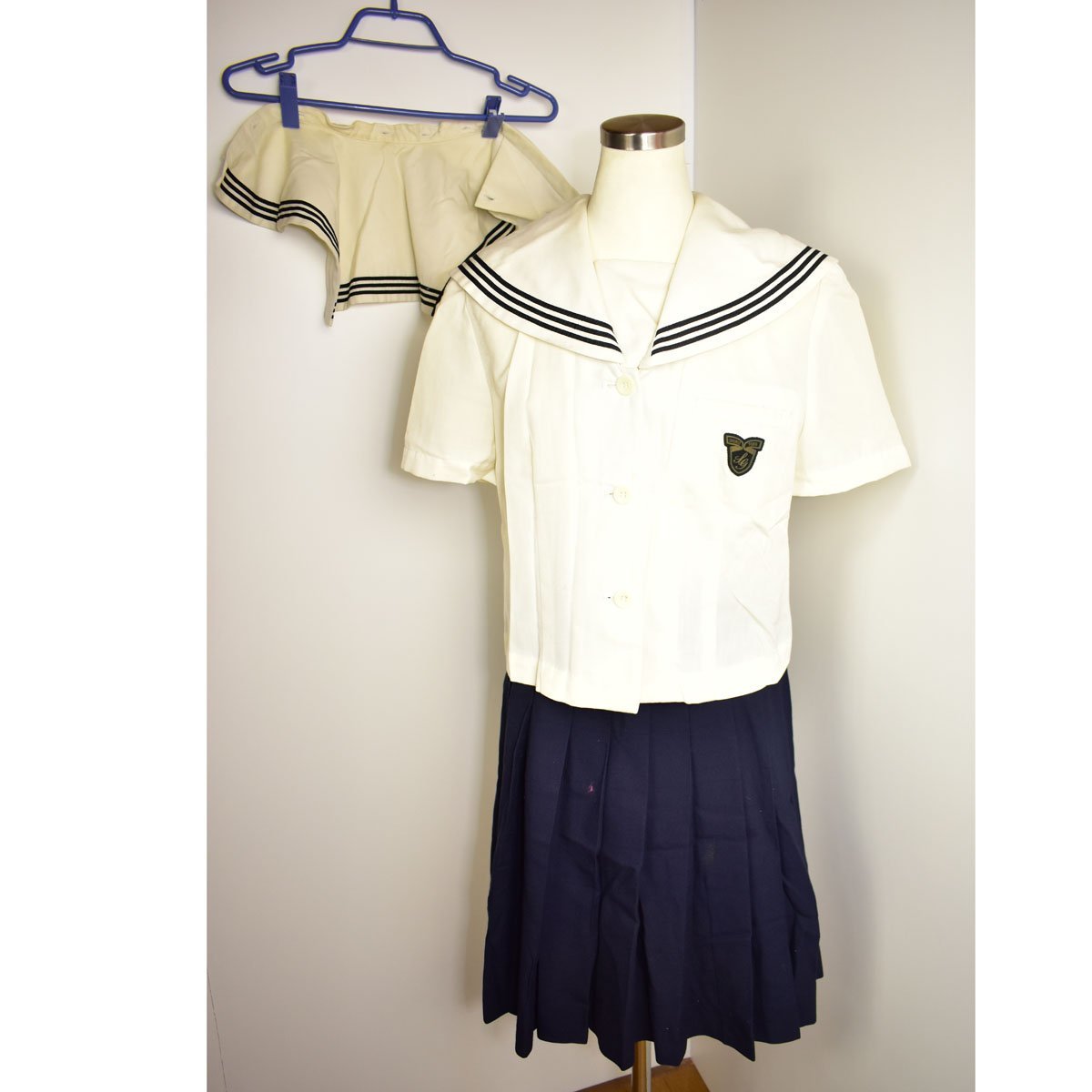 O156 (中古) 校名不明 セーラー服 上下セット /M/W64/L53 O156 (中古) 校名不明 セーラー服 上下セット /M/W64/L53