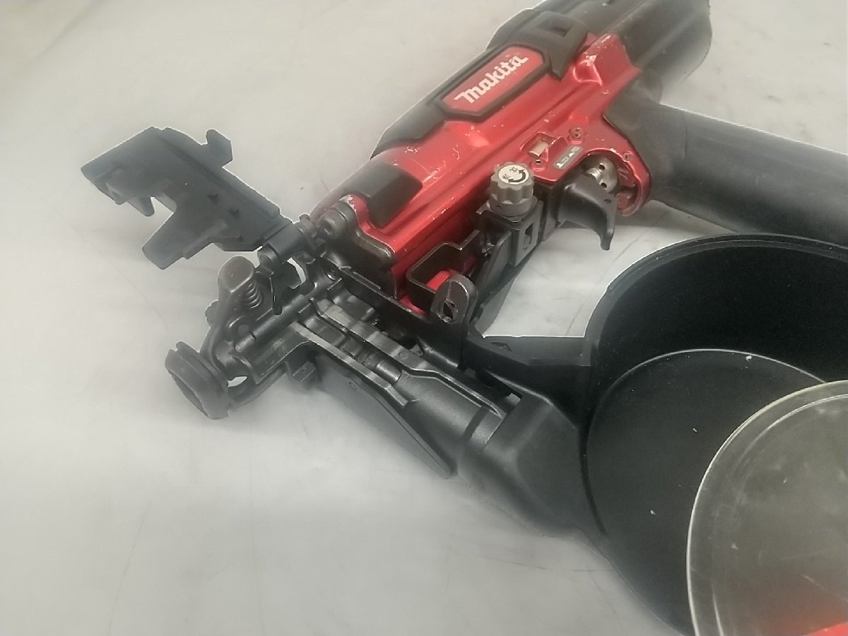 中古品】☆makita(マキタ) 41㎜高圧エアビス打ち機 赤 AR411HR