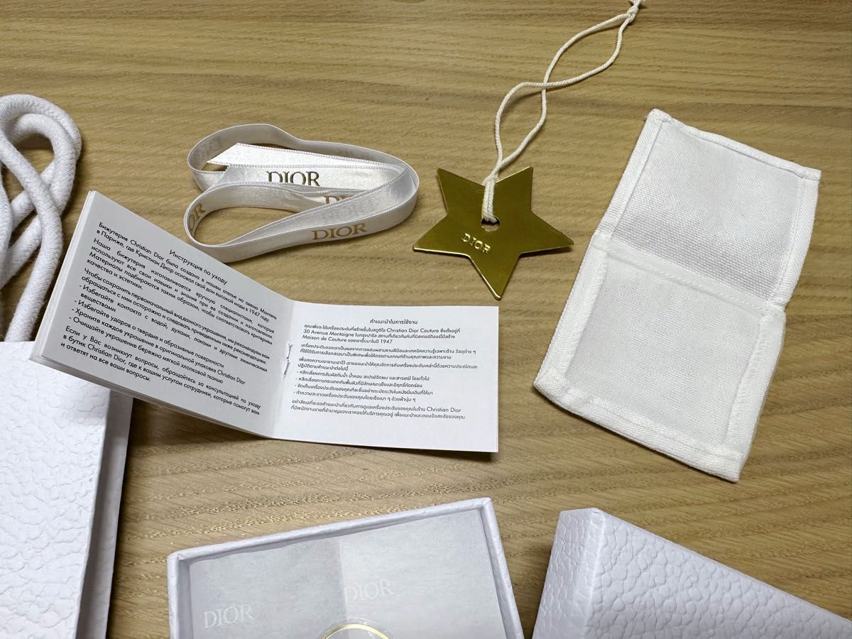 超美品 DIOR ディオール ピアス空箱 ピアスの入っていた布ケース 超美品 DIOR ディオール ピアス空箱 ピアスの入っていた布ケース