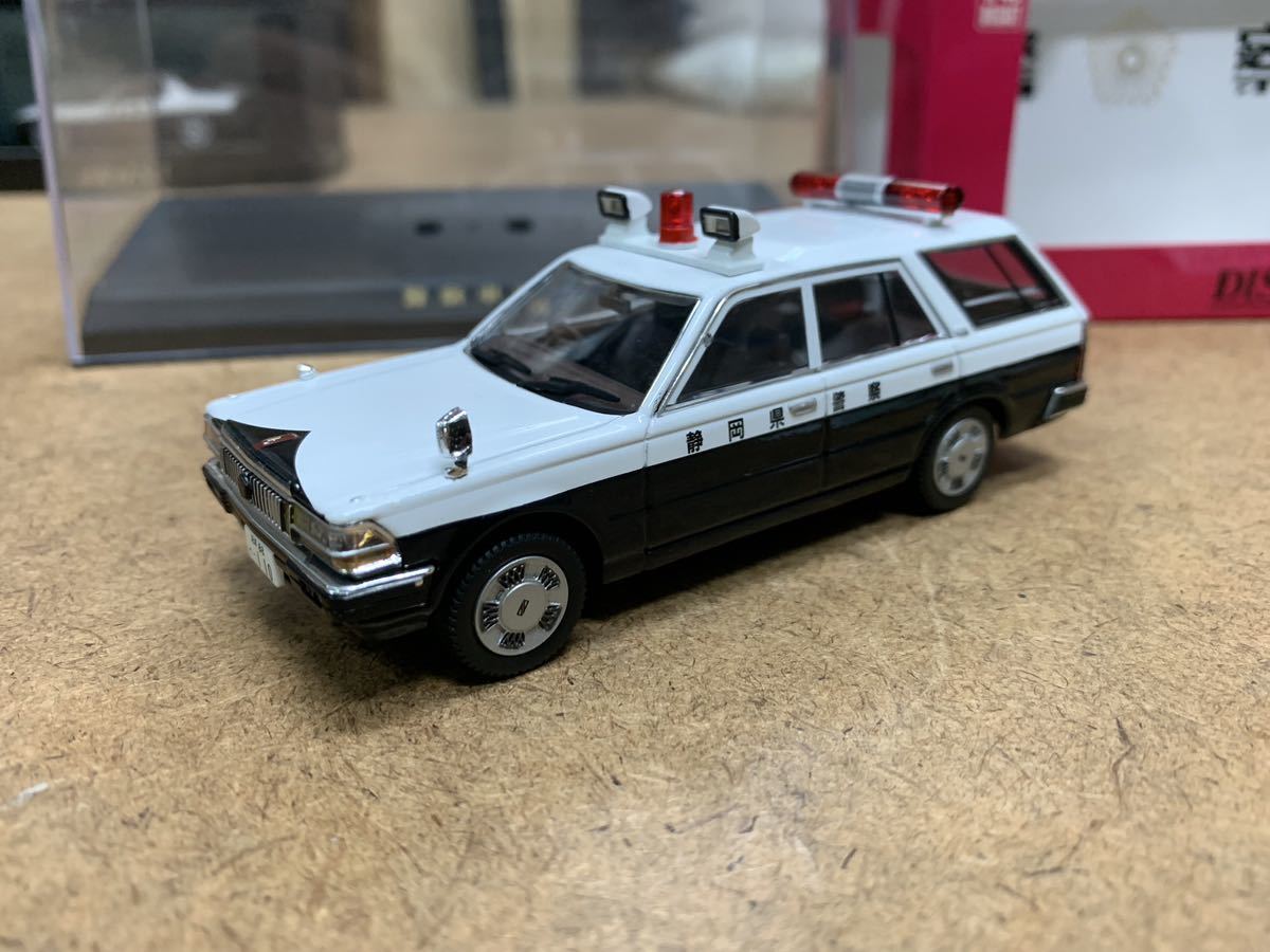 アオシマ　DISM 1/43 Y30 セドリックバン 交通事故処理車　破損有り　ディズム　警察車両　日産　ハチマルヒーロー_画像1