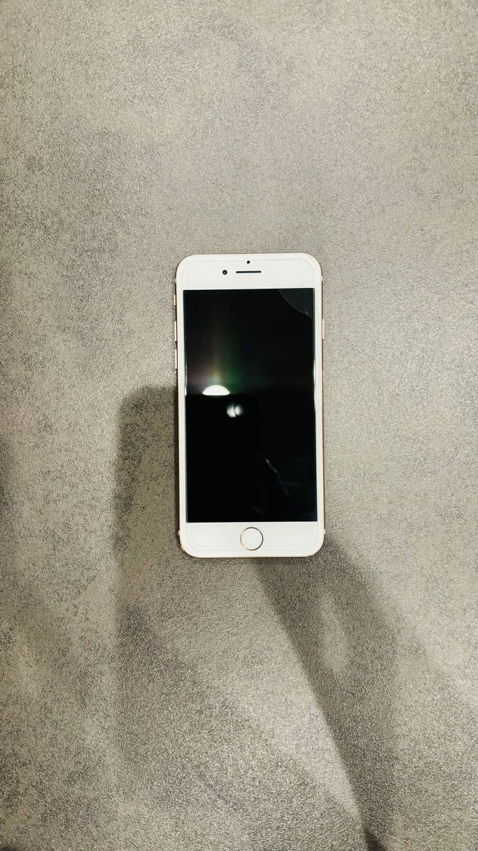 iPhone8 64GB ゴールド SIMロック解除済 docomo|PayPayフリマ