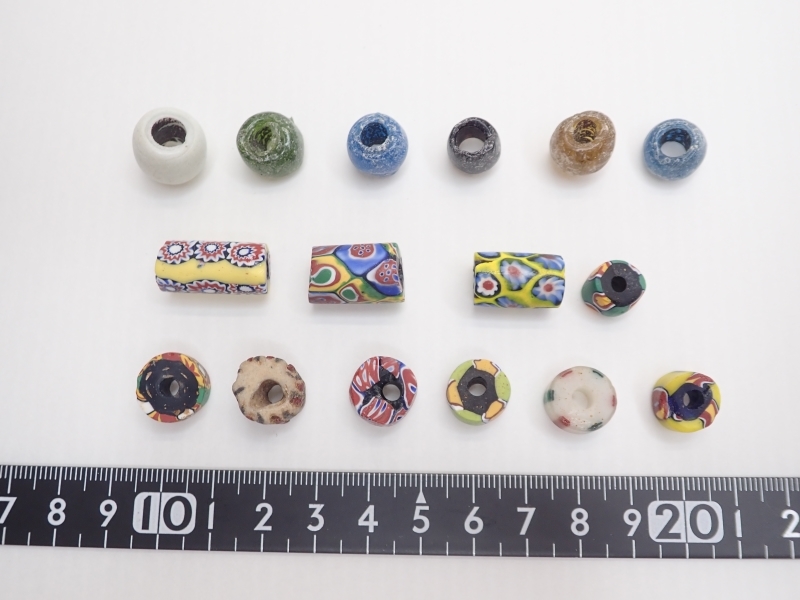 C475　ガラスビーズ　16個セット　モザイク ヴェネチアン 単色 ガラス ヴィンテージ 各種色々 Vintage glass beads_画像4