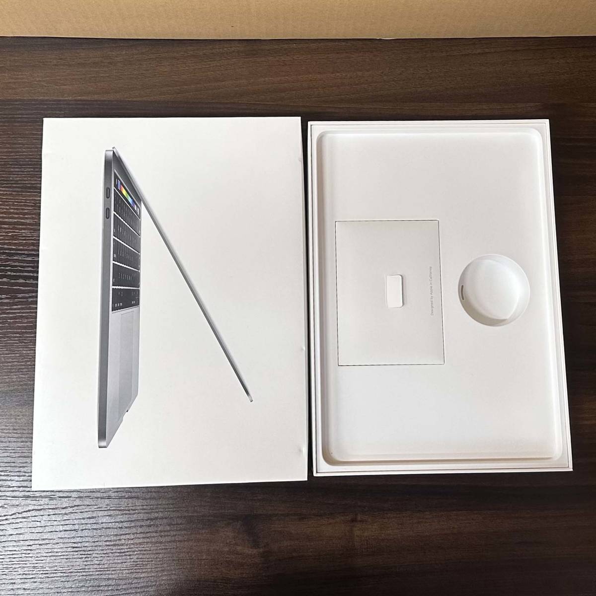 【送料無料】 Apple MacBook Pro 13 inch A1706 元箱のみ 中古品 空箱 専用箱 化粧箱 ステッカー_画像2