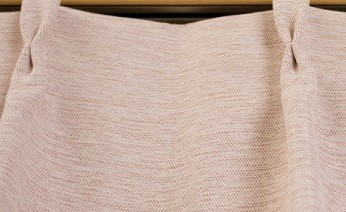 PI　１級遮光無地遮音遮熱防炎カーテン【ブリーズ】プリーツ加工有り　巾100X丈230　２枚入　ピンク