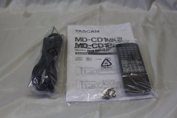 【アウトレット品】TASCAM(タスカム) / 業務用MD/CDコンビネーションデッキ/プレーヤー MD-CD1MK3