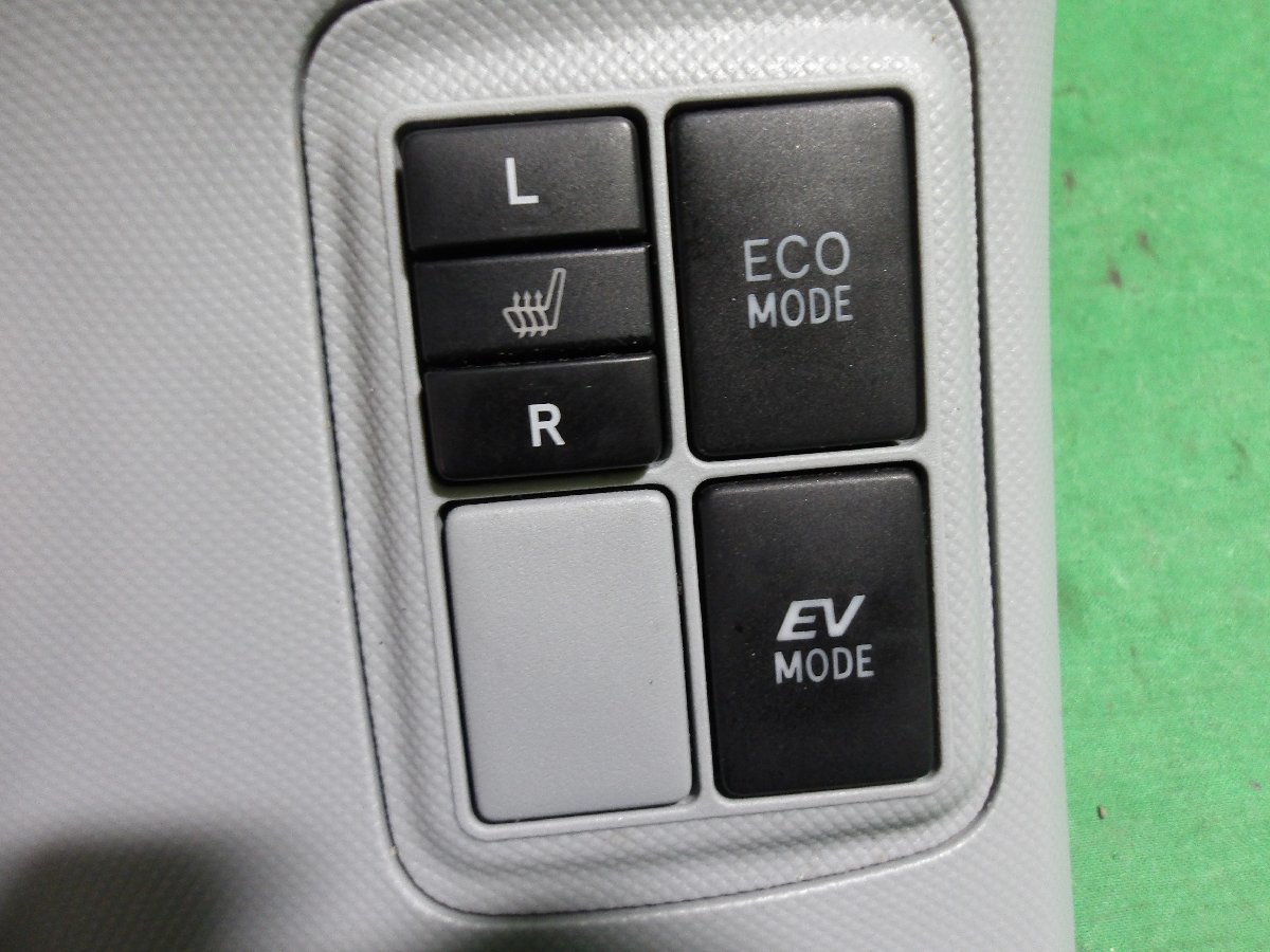 【C】トヨタ　アクア　NHP10　純正　センタースイッチ　シートヒータースイッチ　Ecoモードスイッチ　EVモードスイッチ_画像3