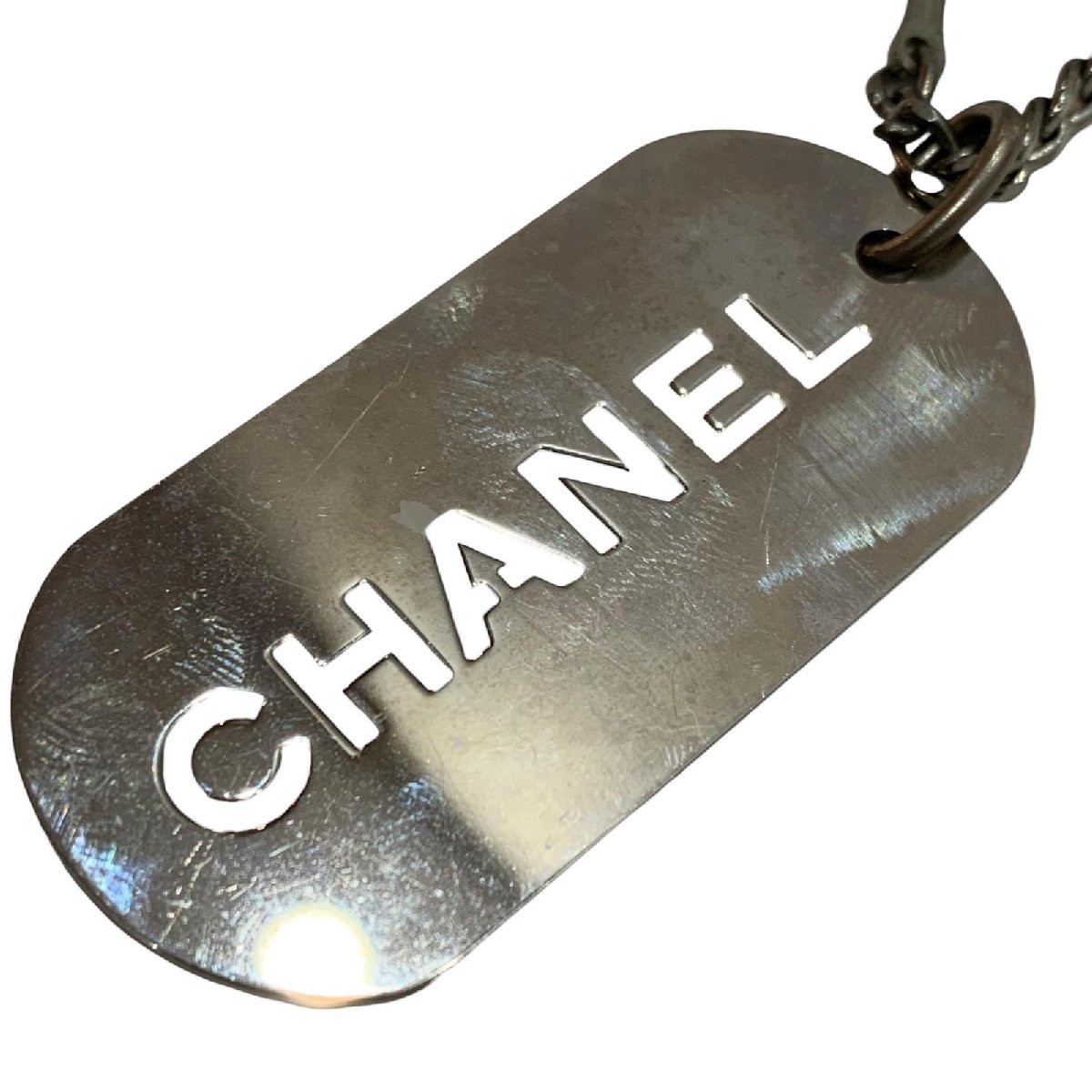 CHANEL シャネル バッグチャーム キーホルダー ステンシルロゴ 04V シルバーカラー_画像2