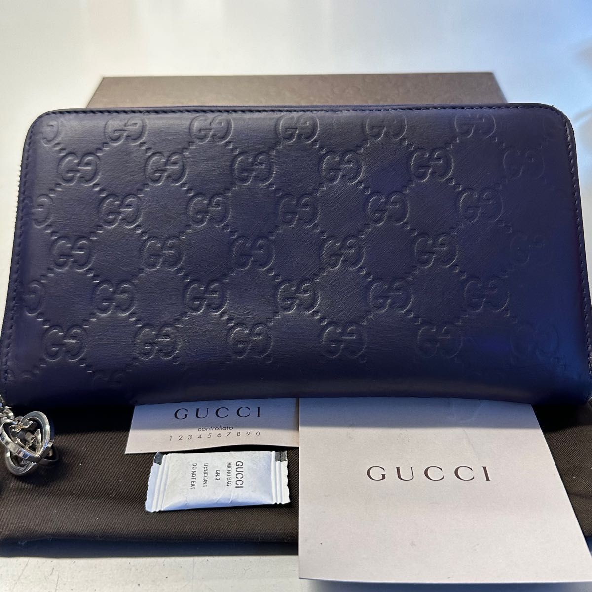 未使用に近い！　グッチ　GUCCI 財布　長財布　シマレザー　ラウンドファスナー