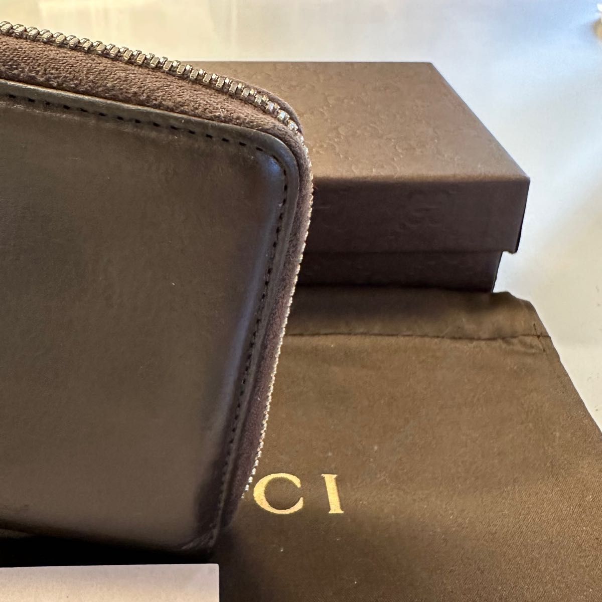 未使用に近い! グッチ GUCCI 財布 長財布 ソーホー タッセル ラウンドファスナー