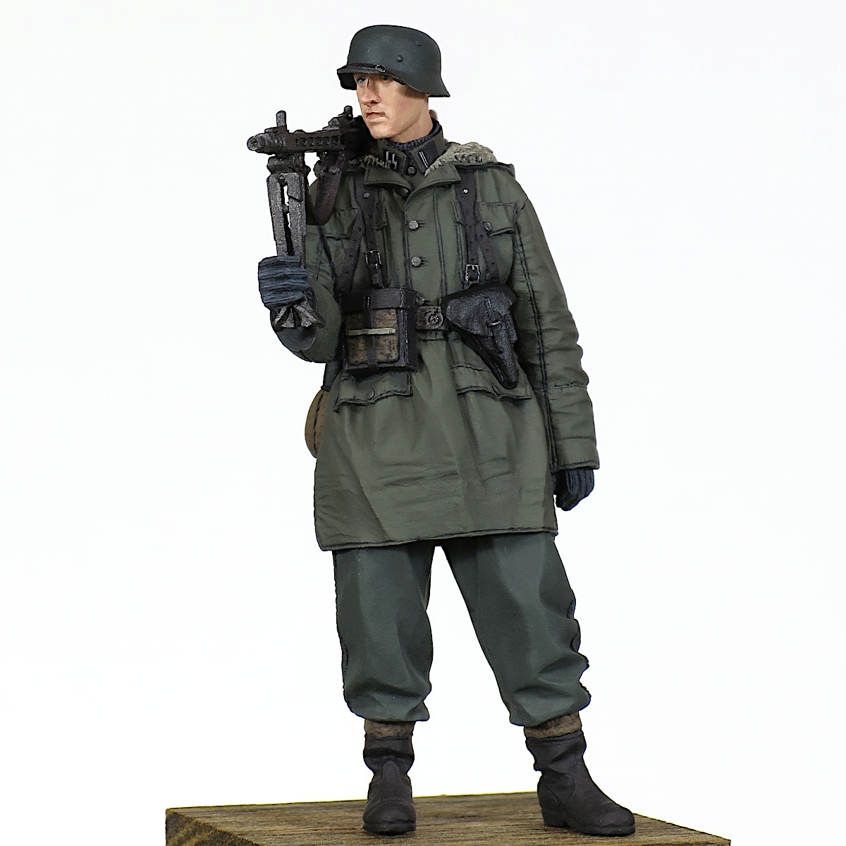 [188] 完成品 1/35 フィギュア WW2 ドイツ軍 ドイツ兵 武装親衛隊 MG42初期型 上等兵 ハリコフの戦い 1943 Painted and Built Figure 50mm_画像3