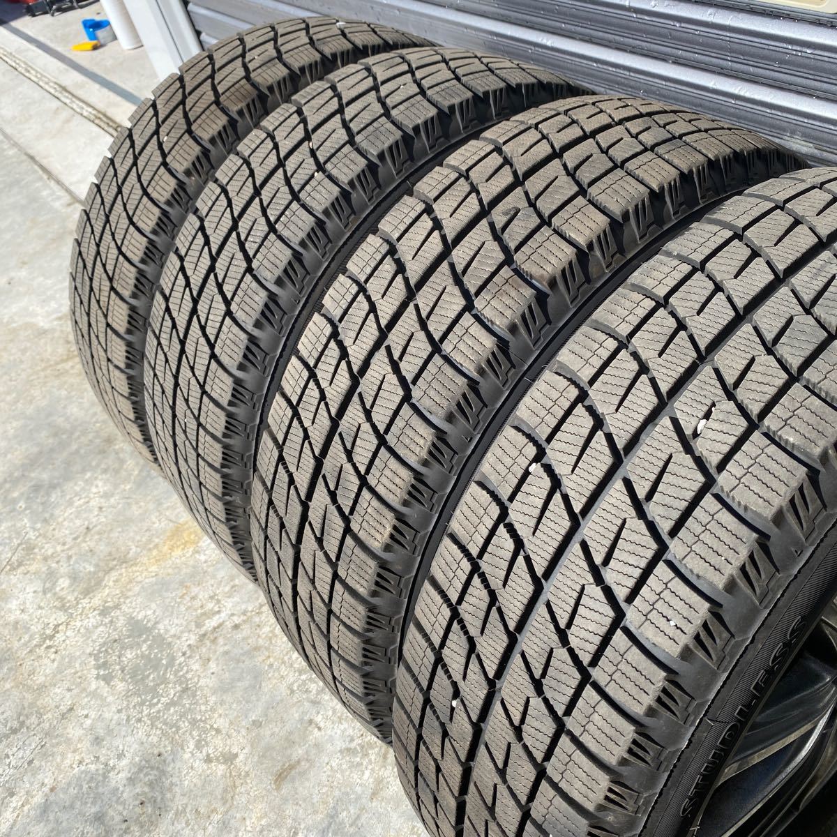 バリ山　20年製 195/65R15 ICE ESPORTE スタッドレス 114.3 5h ルミオン ノア　ヴォクシー　_画像9