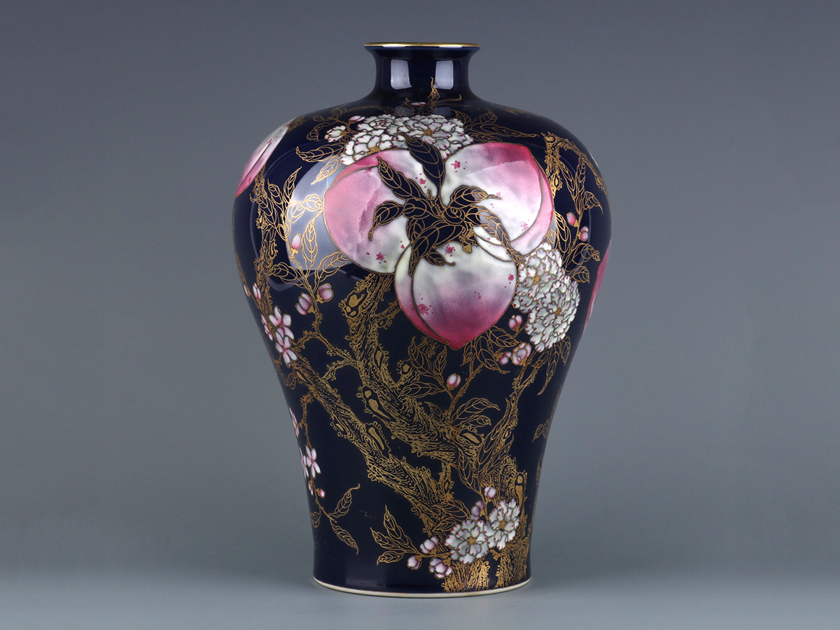 徳】旧家蔵出『清 霽藍釉加彩九桃紋描金梅瓶 乾隆年製款 共箱』陶芸