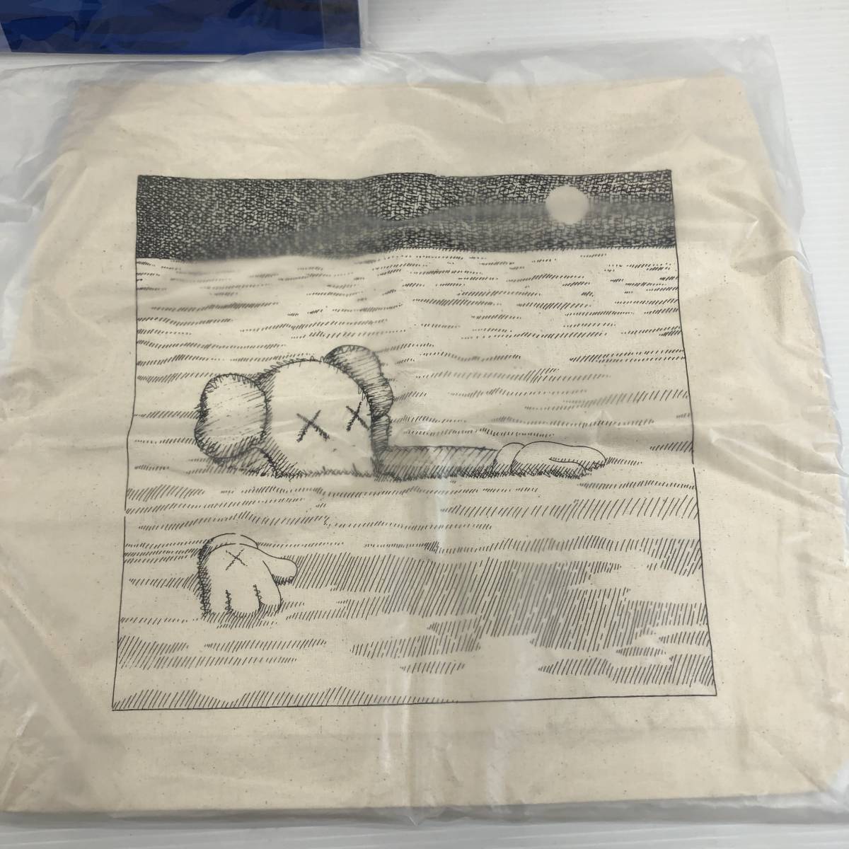☆UNIQLO ユニクロ カウズ KAWS アートブック トートバッグ 未使用品