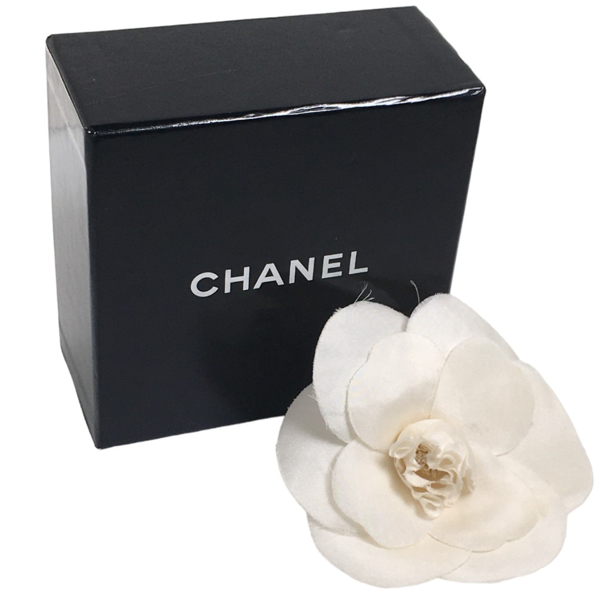 シャネル ブローチ コサージュ 箱付き カメリア CHANEL ホワイト レディース 中古