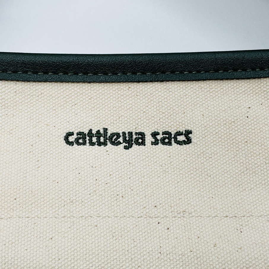 未使用品 cattleya sacs ショルダーバッグ グリーン アイボリー ワンポイント ロゴ レディース 帆布 巾着 大人カジュアル カトレアサックス