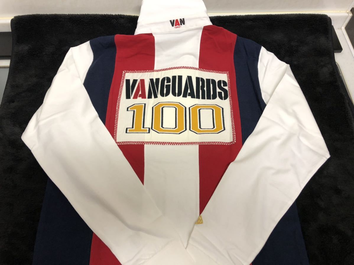 VAN JAC van jac 白地にワッペン付　赤、白、紺色ストライプラガーシャツ バックにはVan Guards 100のゼッケン　長袖