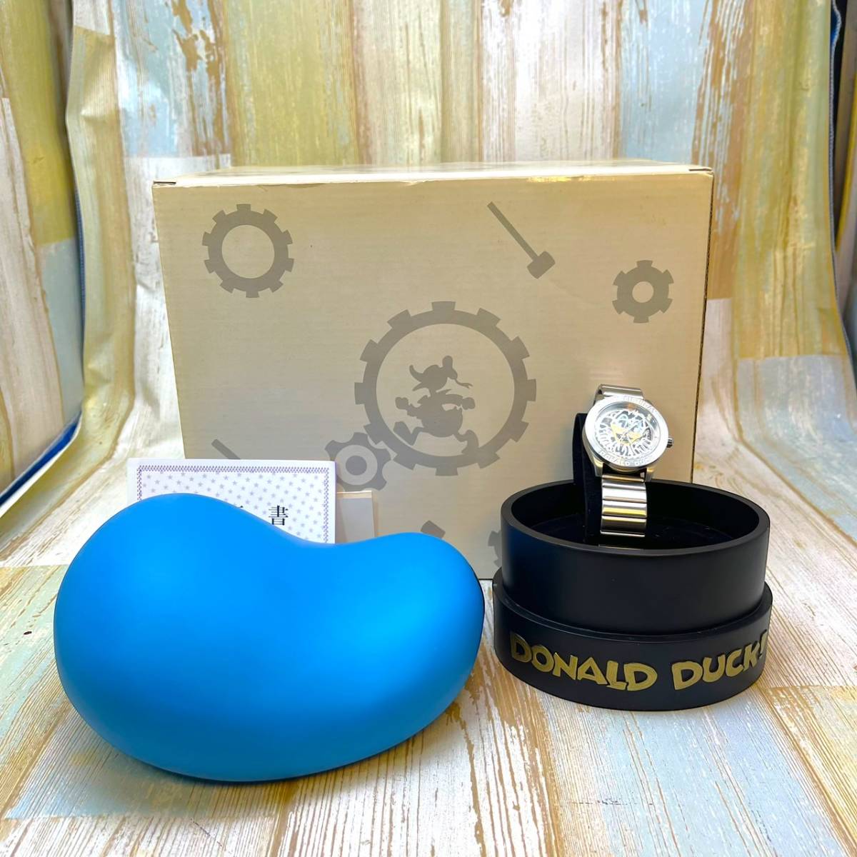限定500個 限定品★ドナルド ダック Donald Duck 誕生 67周年 腕時計 帽子型 陶器製 ケース付き フィギュア★ディズニー Disney 巻き時計の画像1