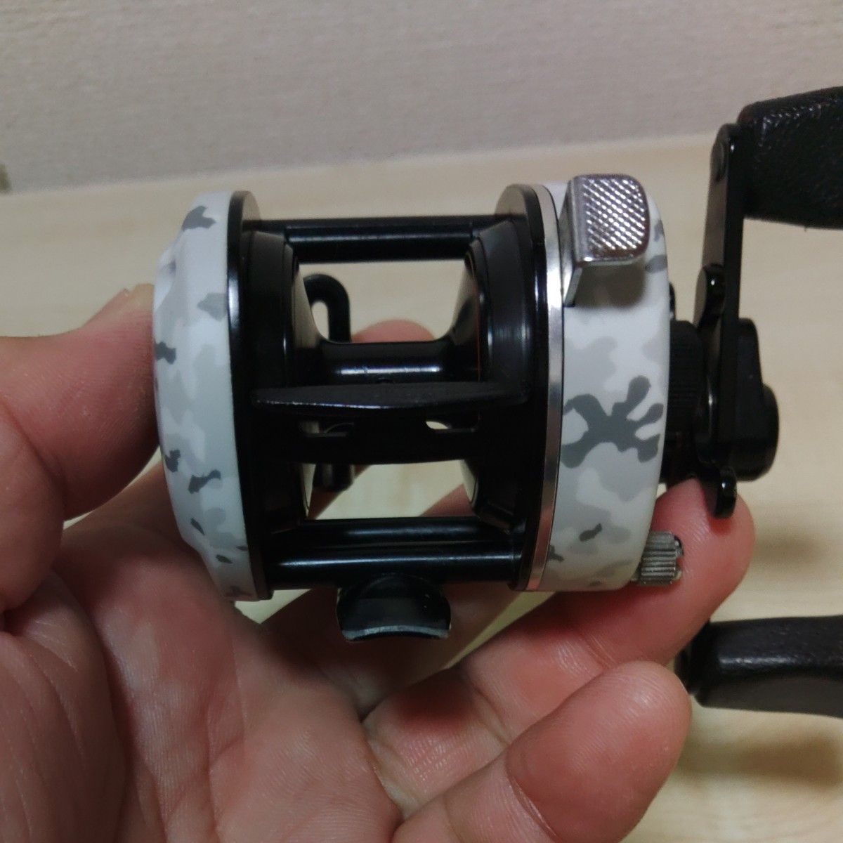 ダイワ ファントム マグサーボ GS-5 右巻 リペイント 迷彩柄艶 ダイワ ファントム マグサーボ GS-5 右巻 リペイント 迷彩柄艶