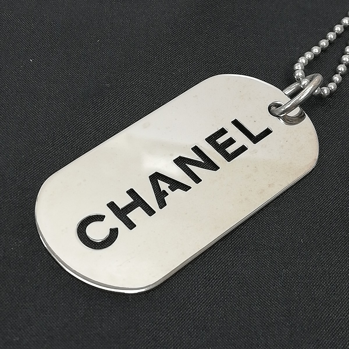 296 CHANEL シャネル ドッグタグ ボールチェーン ネックレス ペンダント ドックタグ ロゴプレート アクセサリー レディース シルバーカラー_画像1