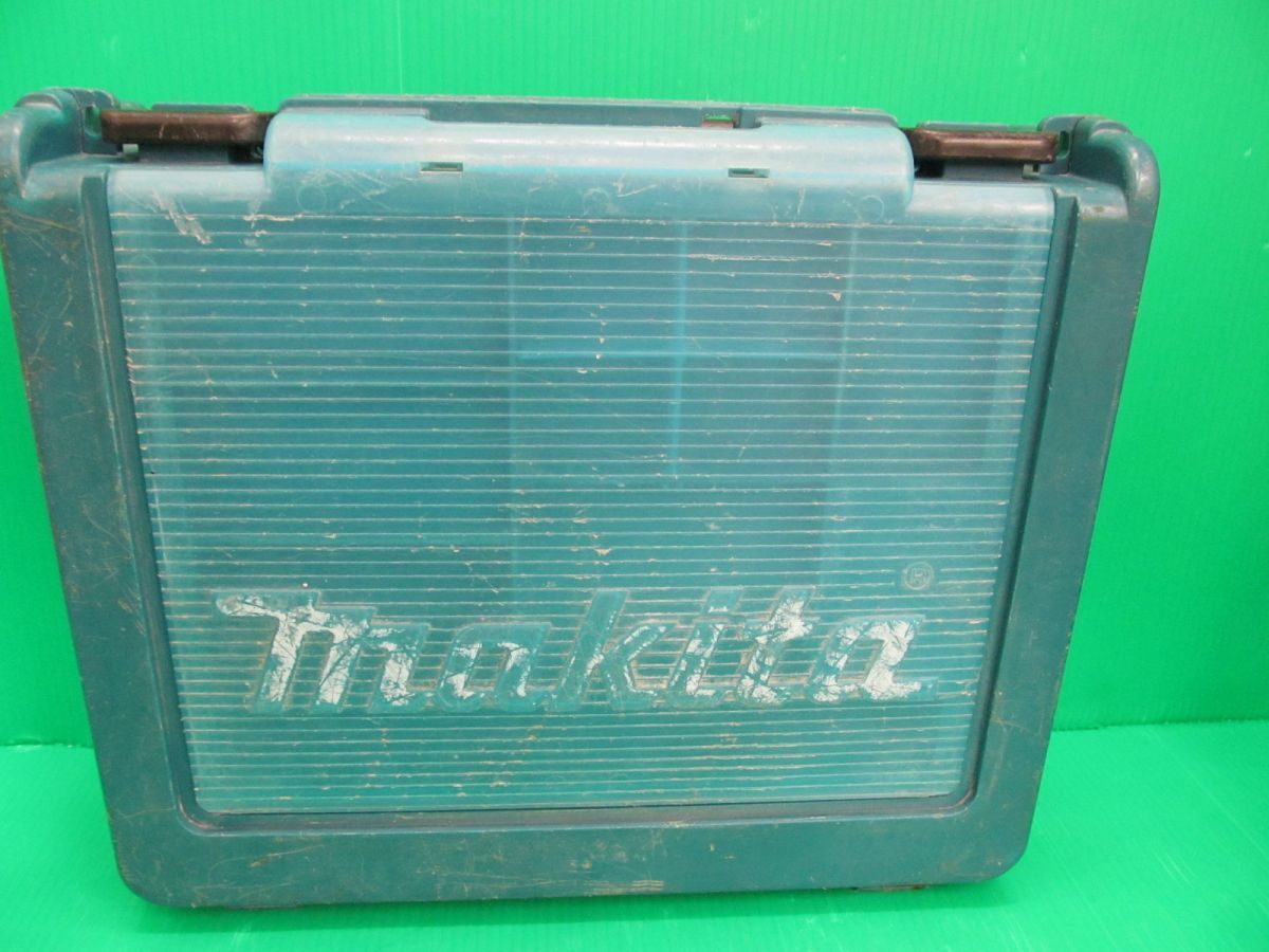 マキタ makita　インパクトドライバ　TD133D　14.4V4.0Ah バッテリ2個 充電器付 中古品_画像9